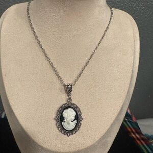 Vintage Baroque Cameo Pendant Necklace - Black & White Oval Design